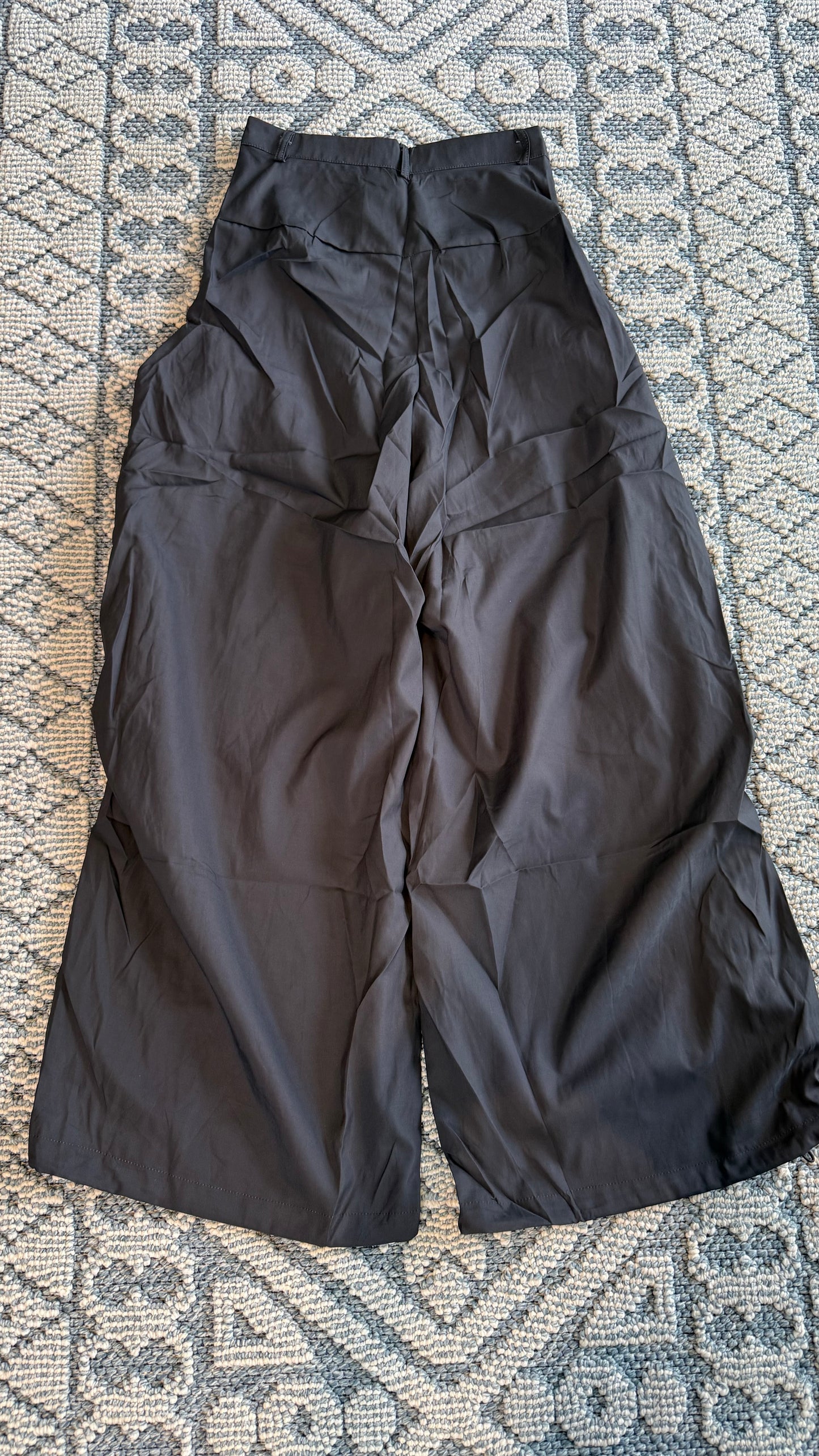J pantalón bombacho y campana cadena
