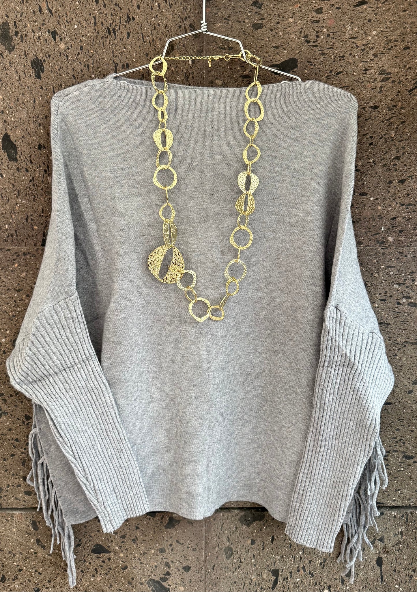 Sweter flecos gris