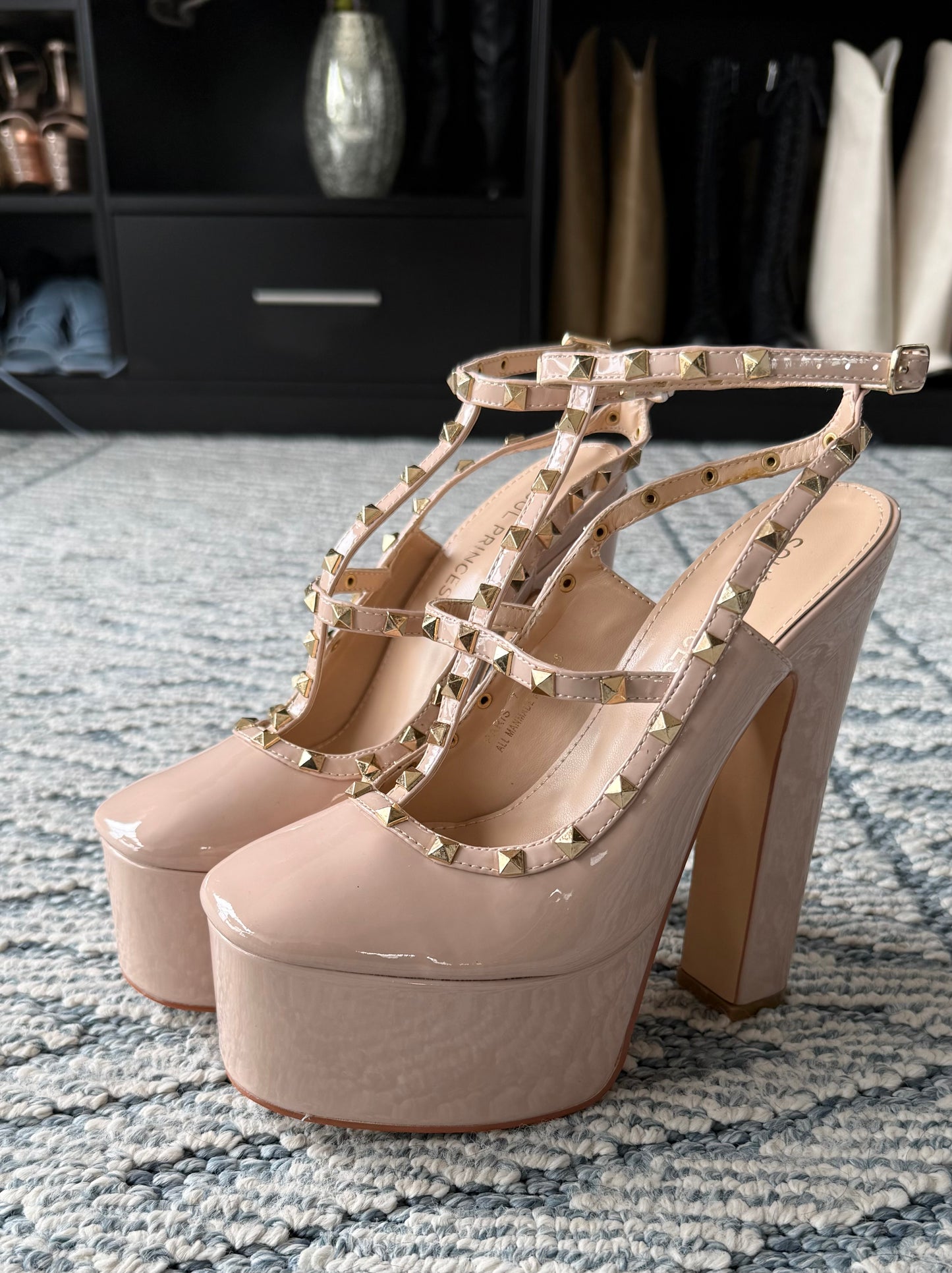 A zapato pump valentino nude