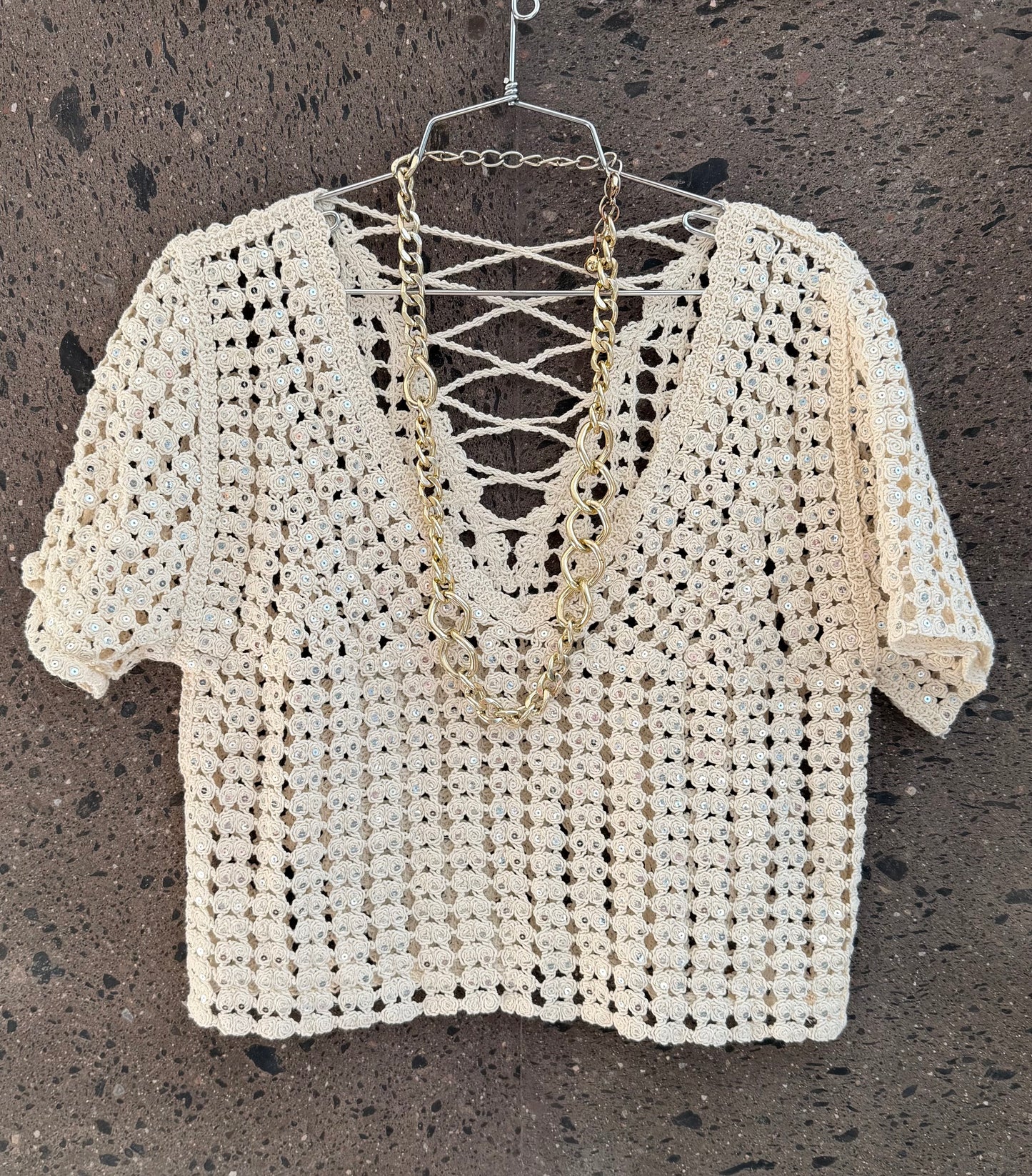 Blusa V crochet brillos