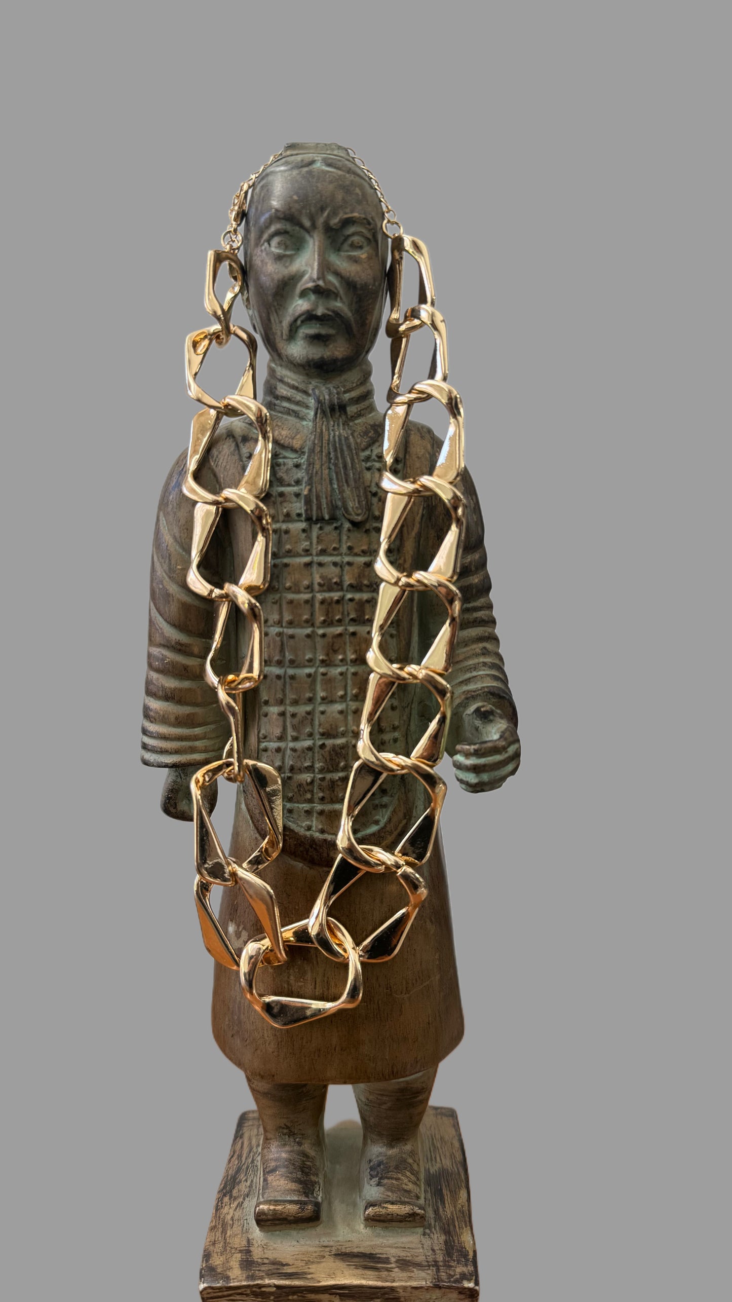 T Collar dorado corto