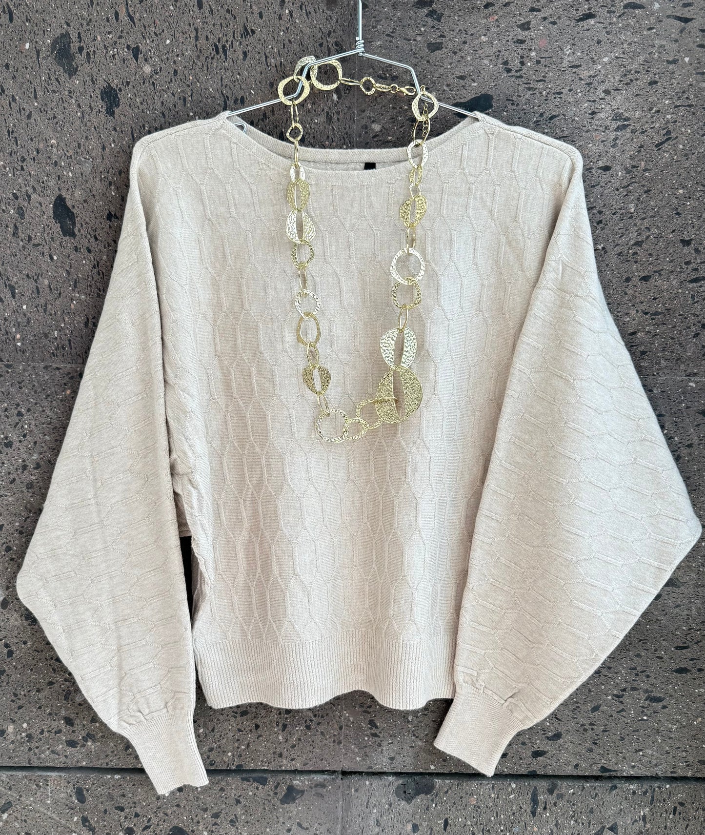 Sweter hombro caído capuchino