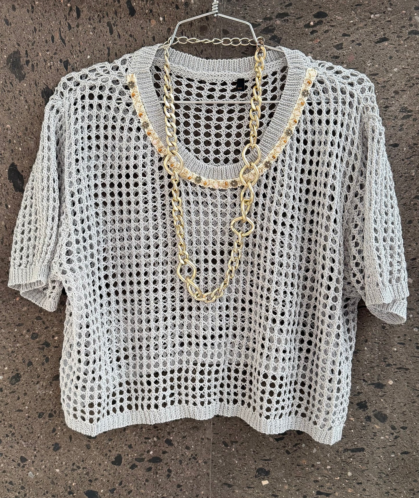 Blusa tejida gris