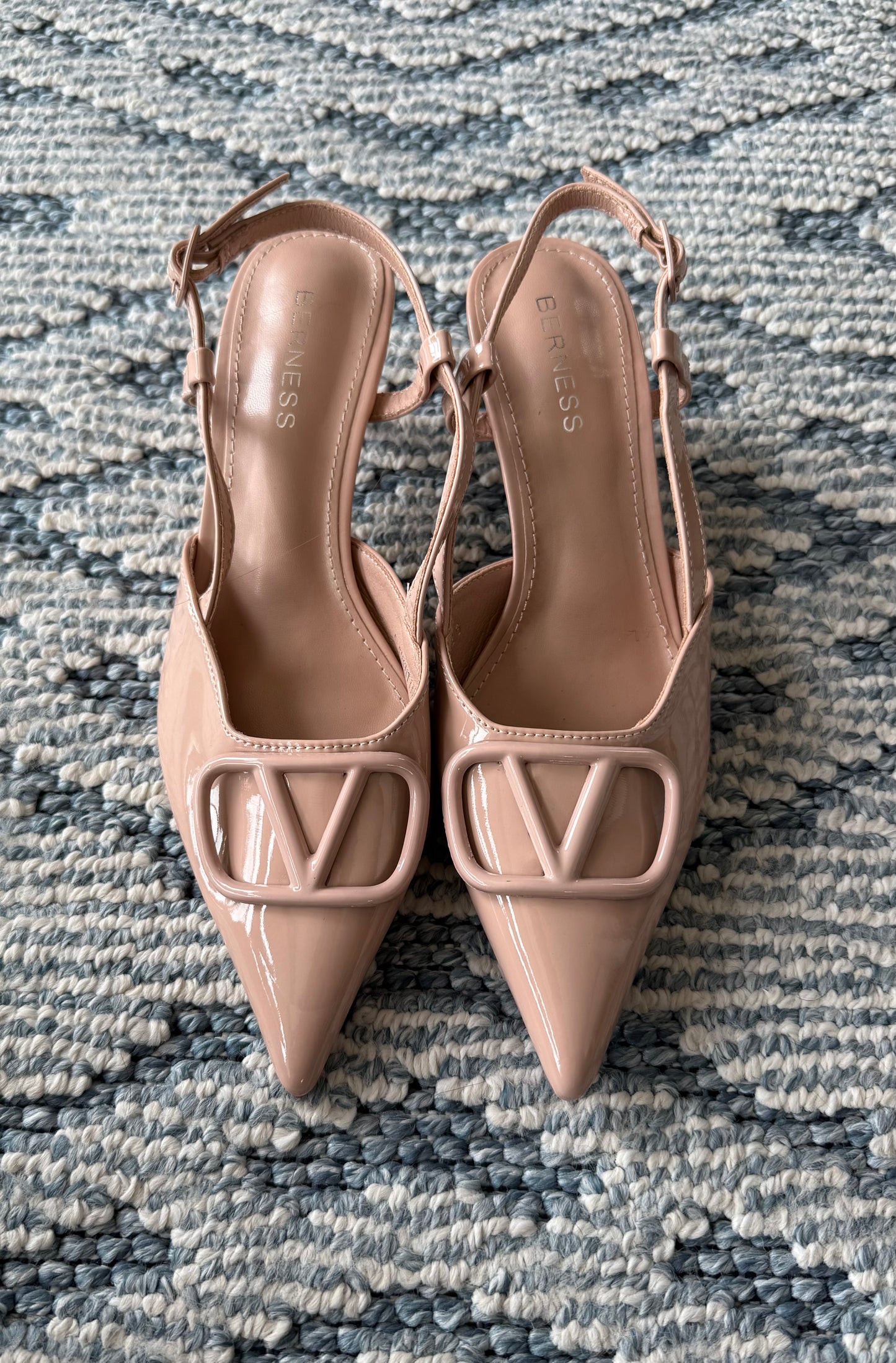 A zapato valentino nude kitten