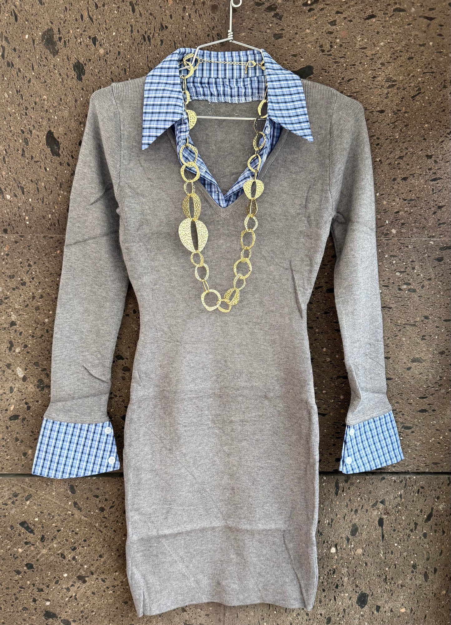 Sweter camisero gris