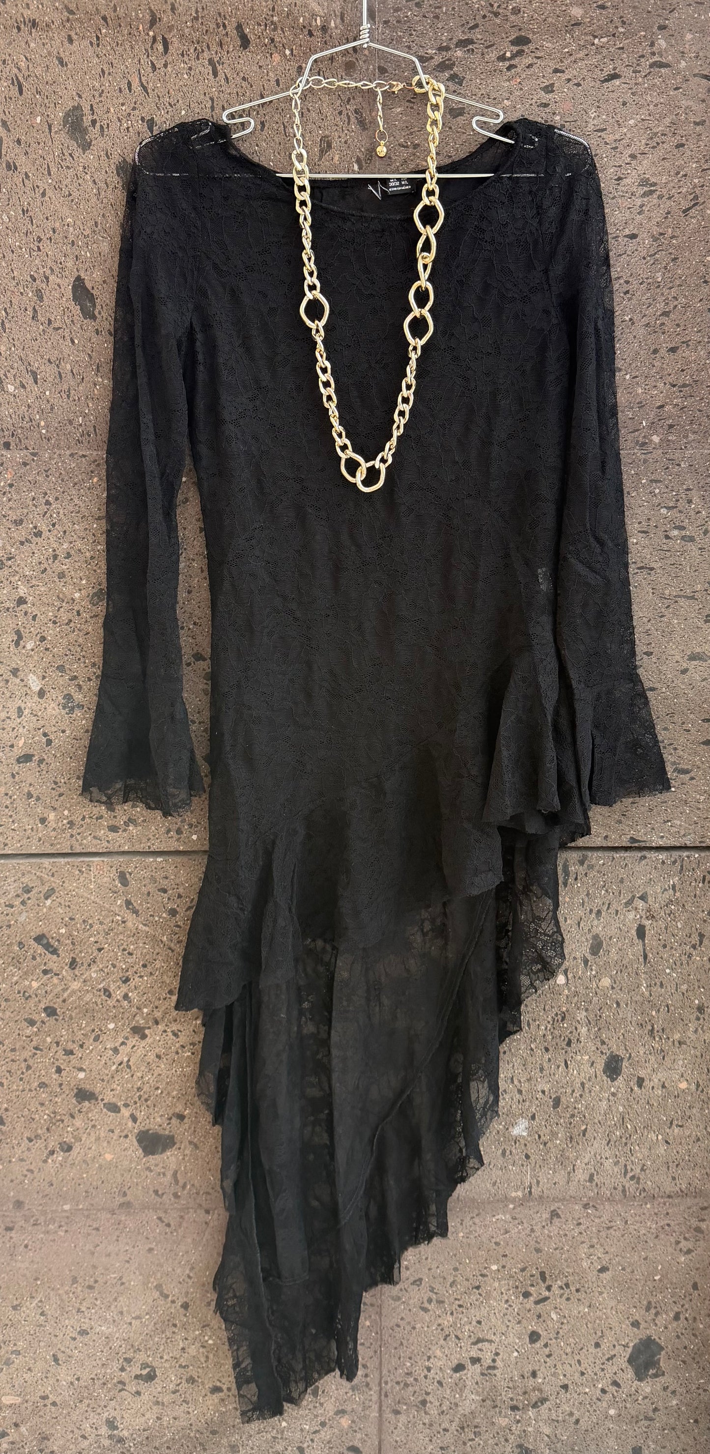 Blusa encaje larga negra