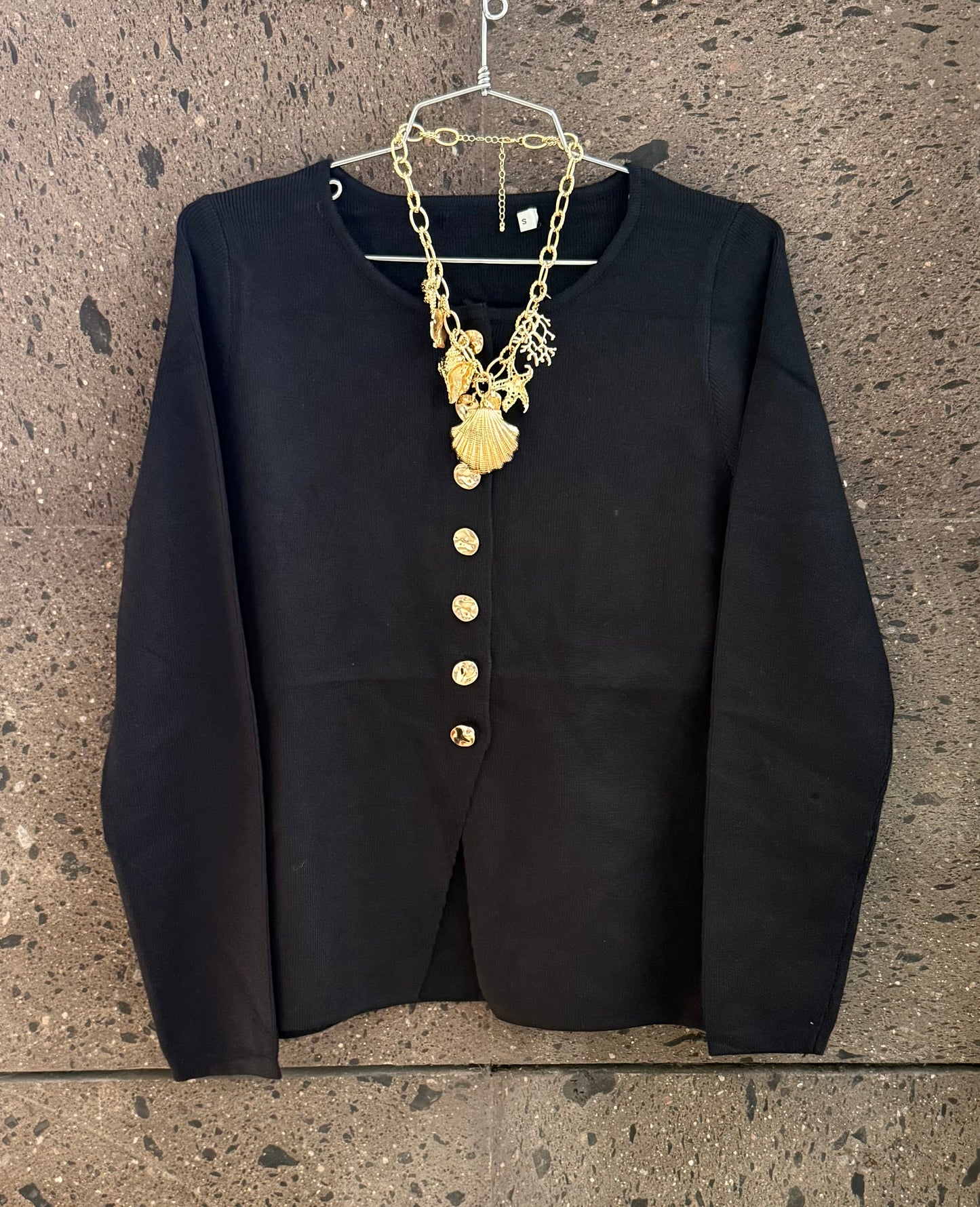 Sweter botón negro