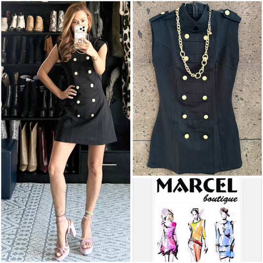 A vestido Napoleón negro