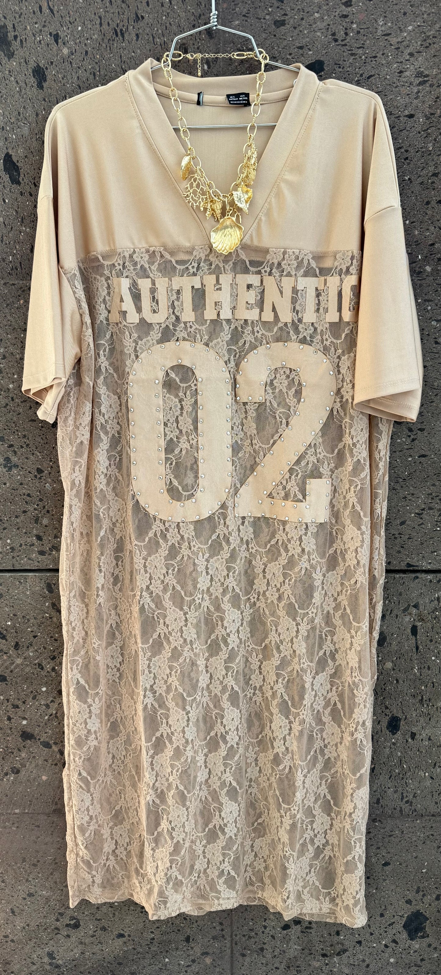 B vestido encaje beige