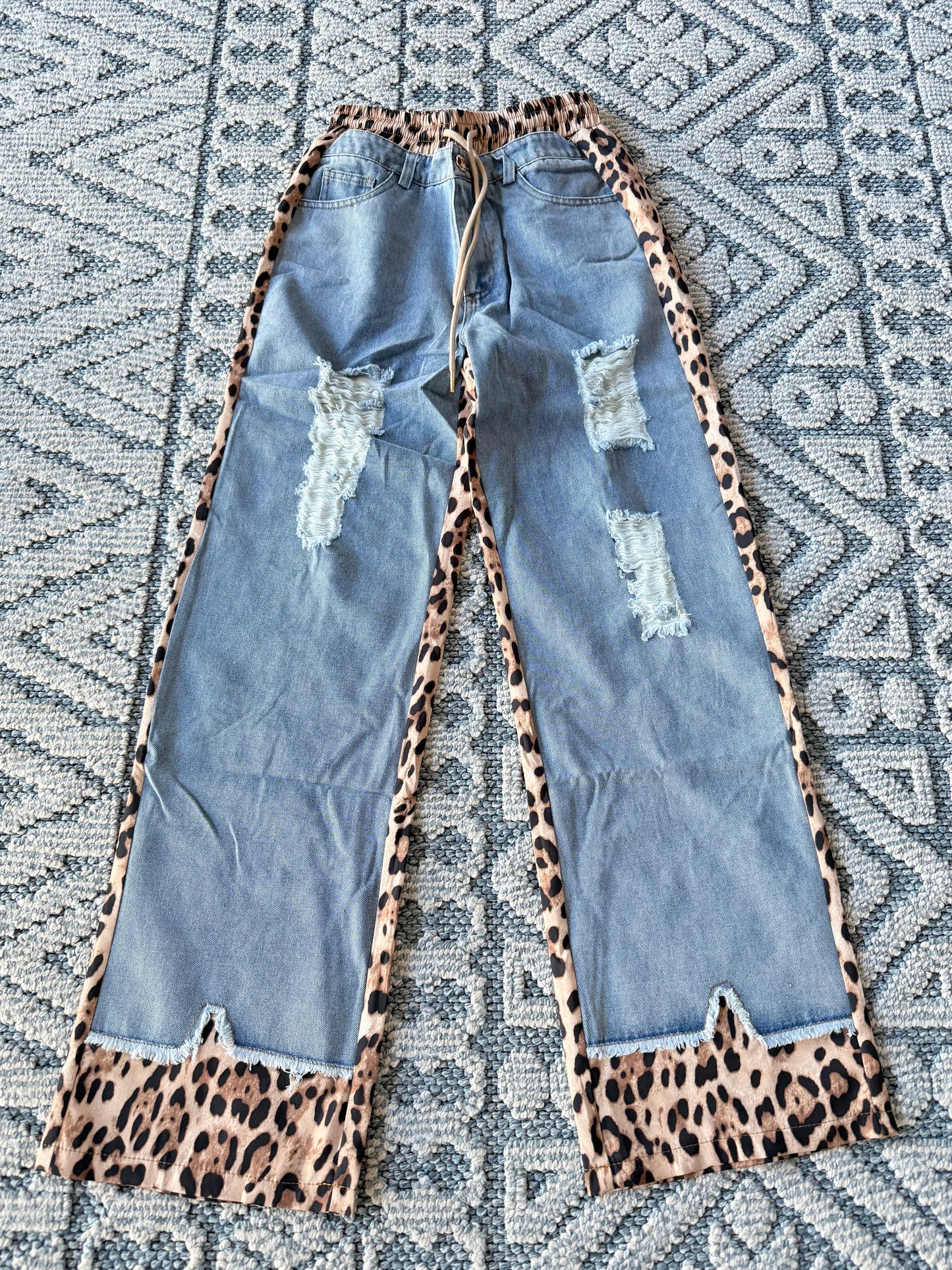 Jeans con leopardo ripped