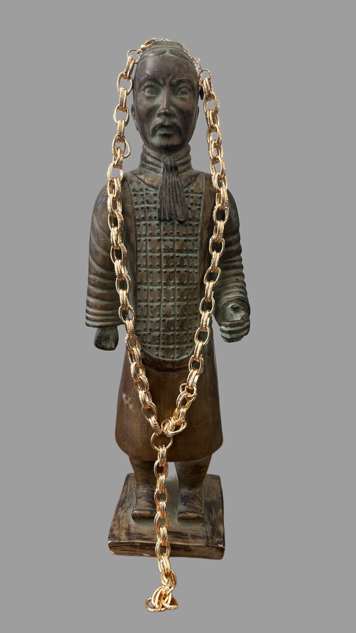 T Collar largo corbatin dorado