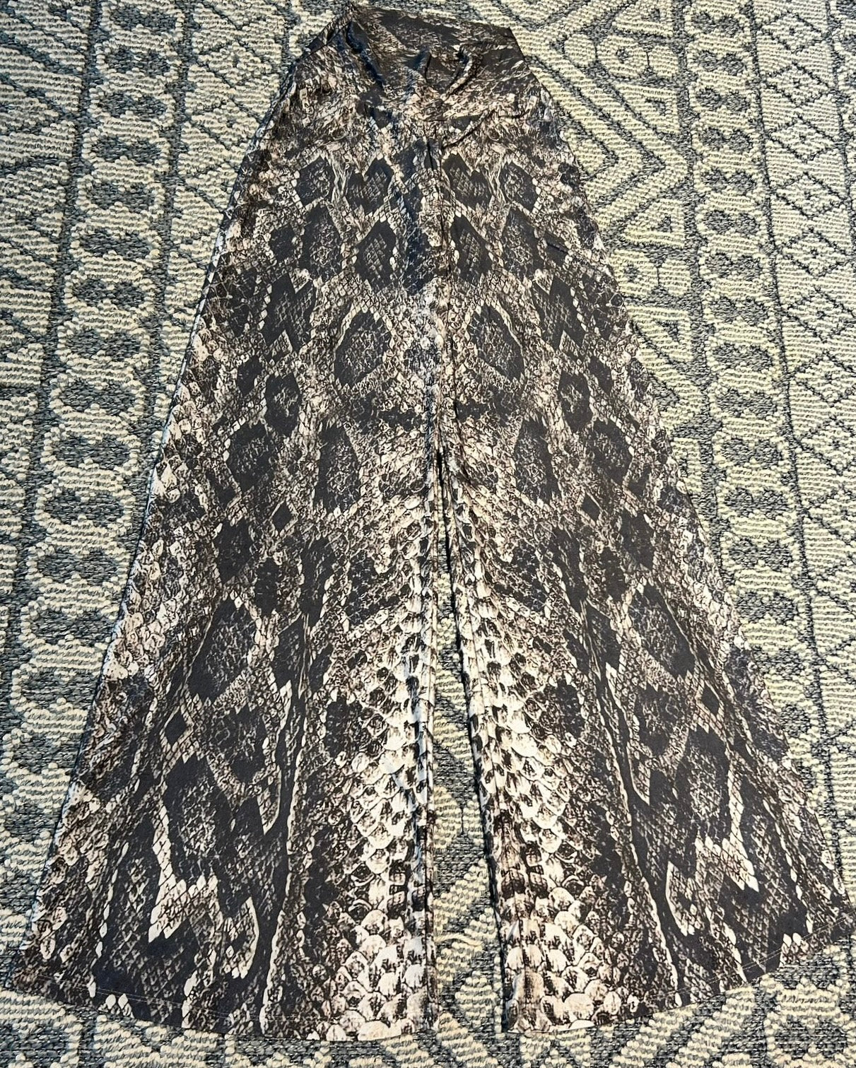 J Pantalón snake print