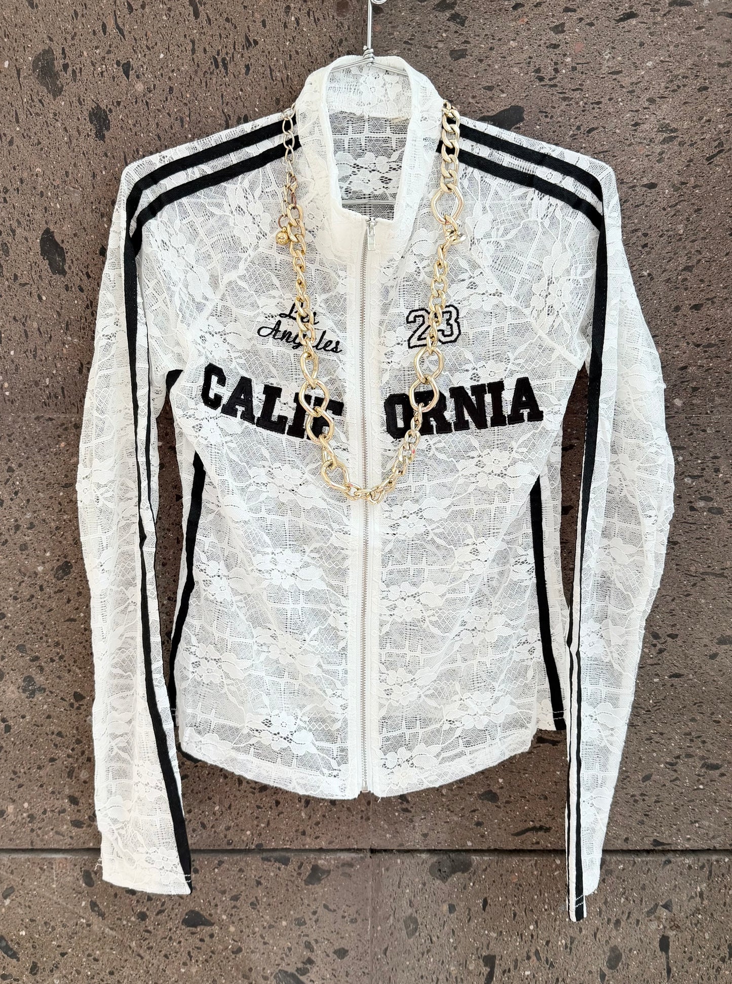 Chamarra encaje sport blanca negro
