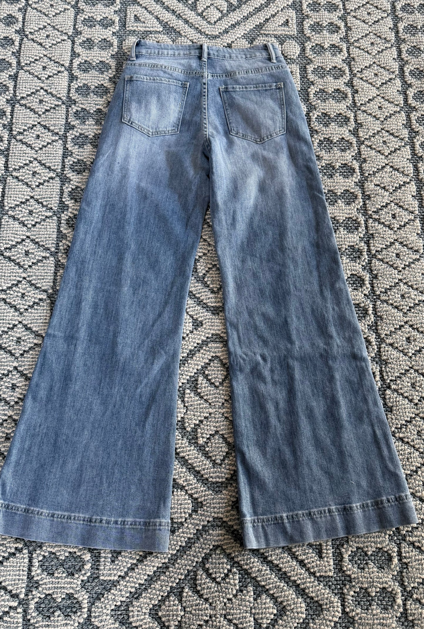 Jeans stretch perlas y estoperol costura wide