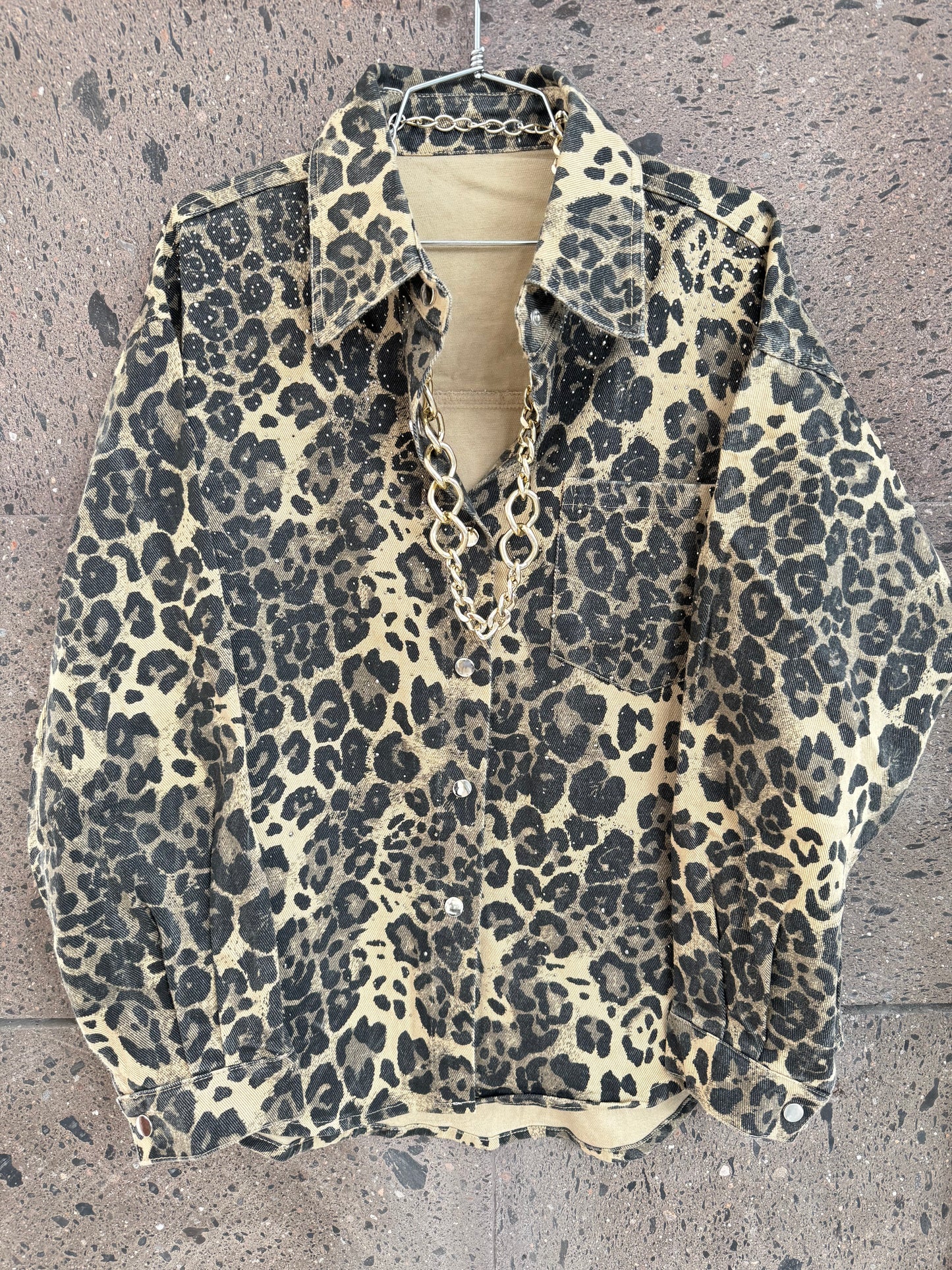 Camisa Denim brillos leopardo camel